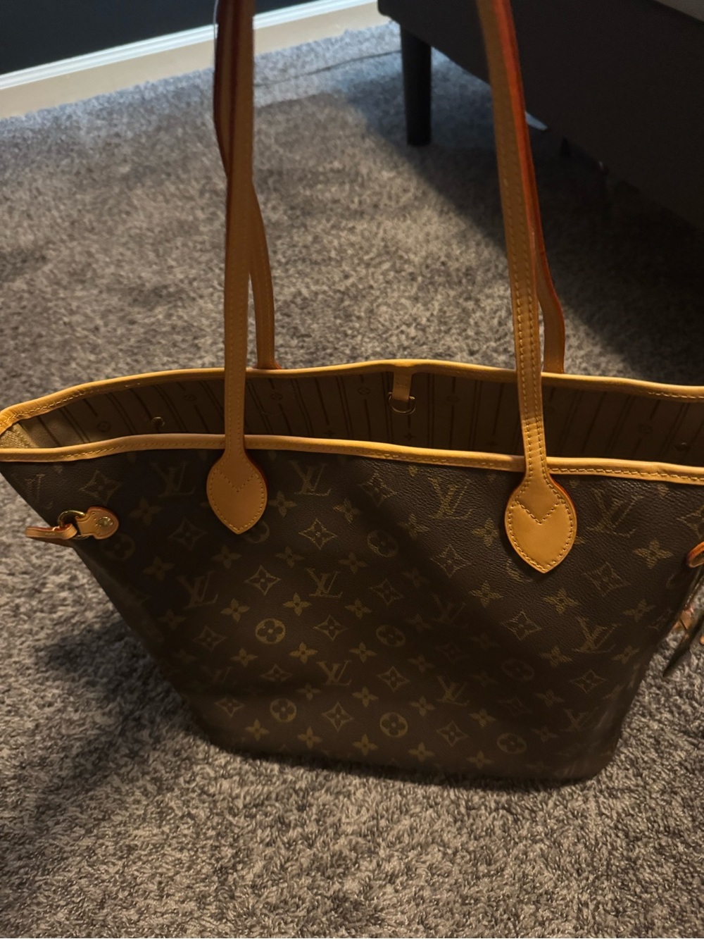 Louis Vuitton Monogram Neverfull MM Canvas Tote with Vachetta Trim - Picture 5 of 11